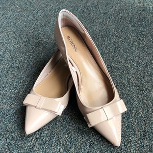 Nude pointed toe flats
